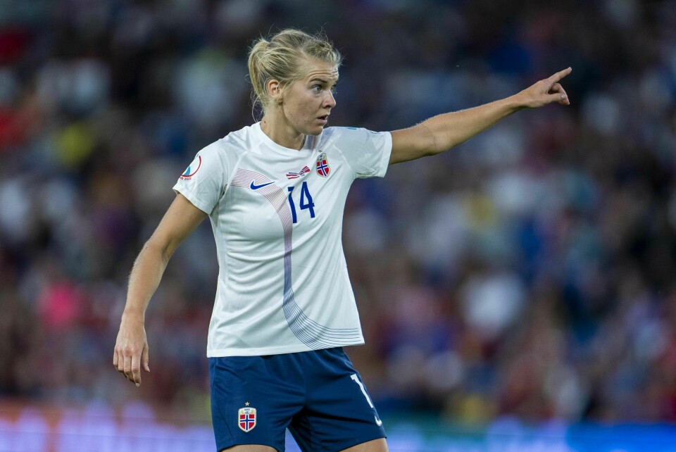 Ada Hegerberg er nominert til Gullballen. Foto: Terje Pedersen / NTB Ada Hegerberg og resten av det norske landslaget skal prøve å kvalifisere seg til VM i Australia og New Zealand i 2023. Et mesterskap det diskuteres om at burde flyttes til senere på året. Foto: Terje Pedersen / NTB