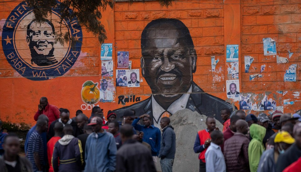 Foreløpige tall gir presidentkandidat Raila Odinga et lite forsprang etter tirsdagens valg i Kenya. Foreløpige tall gir presidentkandidat Raila Odinga et lite forsprang etter tirsdagens valg i Kenya. Foto: Ben Curtis / AP / NTB