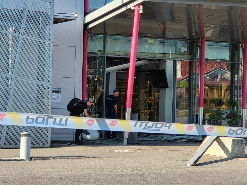 Deler av Buskerud storsenter holder stengt mens krimteknikerne sikrer spor. Deler av senteret holder stengt mens krimteknikerne sikrer spor.