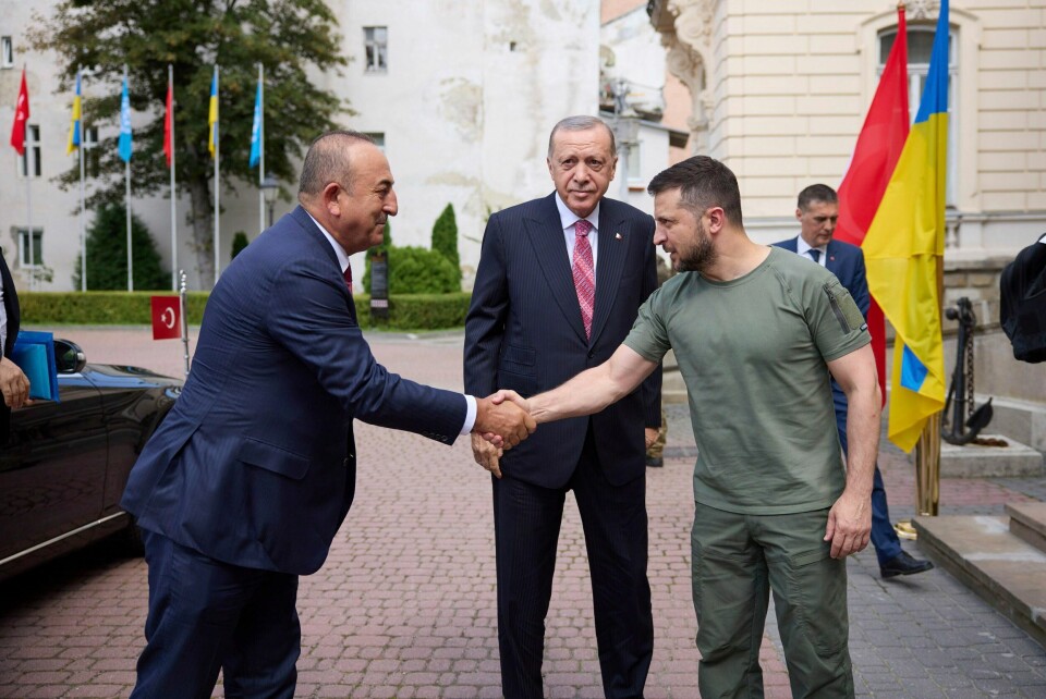 Ukrainas president Volodymyr Zelenskyj (til høyre) mottok FNs generalsekretær António Guterres og Tyrkias president Recep Tayyip Erdogan i Lviv torsdag.Ukrainas presidentkontor / AP / NTB Ukrainas president Volodymyr Zelenskyj møtte FNs generalsekretær António Guterres og Tyrkias president Recep Tayyip Erdogan i Lviv torsdag. Ukrainas presidentkontor / AP / NTB