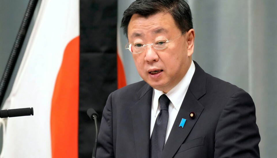 Den japanske regjeringens øverste talsperson, Hirokazu Matsuno, forteller på en pressekonferanse om det det mener er bøllete framferd av russerne, idet en japansk diplomat ble anklaget for spionasje. Den japanske regjeringens øverste talsperson, Hirokazu Matsuno, forteller på en pressekonferanse om det det mener er bøllete framferd av russerne, idet en japansk diplomat ble anklaget for spionasje.