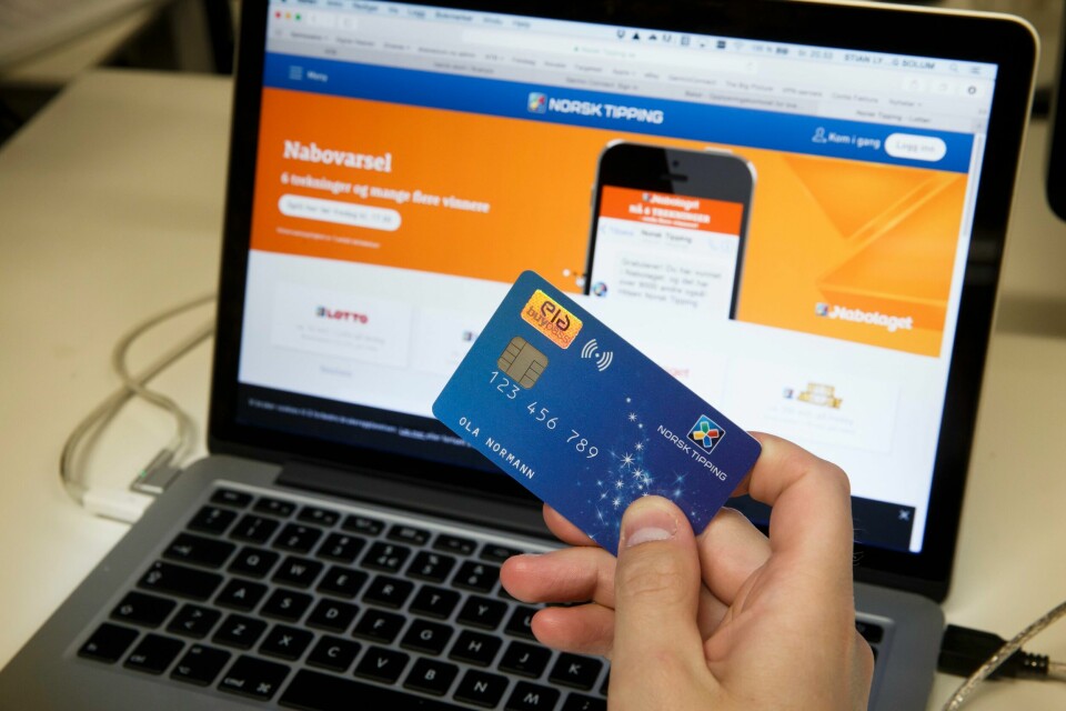 Norsk Tipping varsler at de skal redusere sitt reklametrykk på norske TV-skjermer. Norsk Tipping varsler at de skal redusere sitt reklametrykk på norske TV-skjermer. Foto: Heiko Junge / NTB