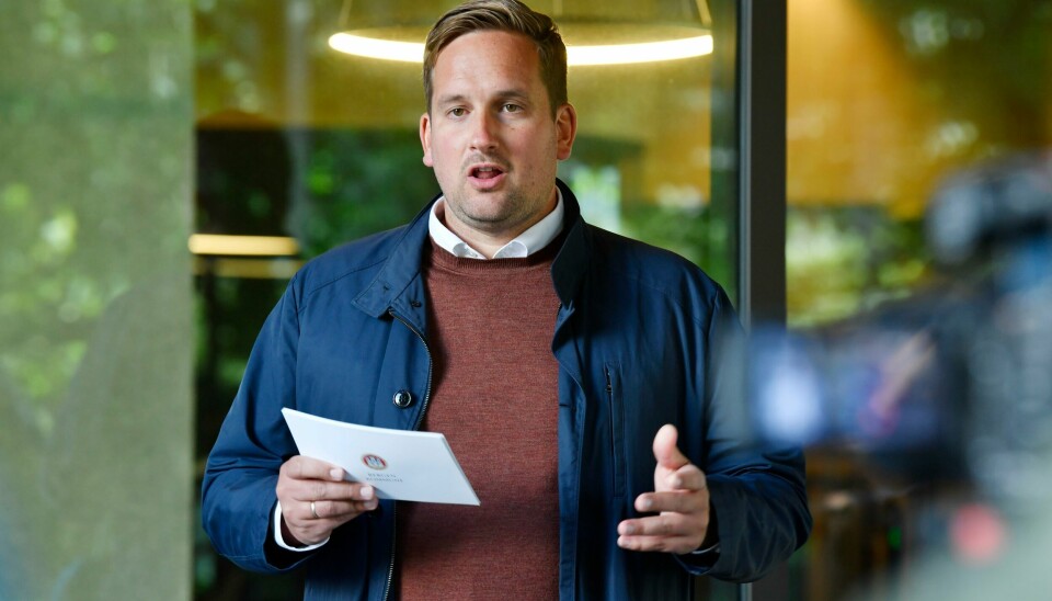 Gruppeleder Håkon Pettersen i KrF forklarte på en pressekonferanse mandag hvorfor partiet hans velger å tre ut av byrådssamarbeidet i Bergen. Gruppeleder Håkon Pettersen i KrF forklarte på en pressekonferanse mandag hvorfor partiet hans velger å tre ut av byrådssamarbeidet i Bergen. Foto: Marit Hommedal / NTB