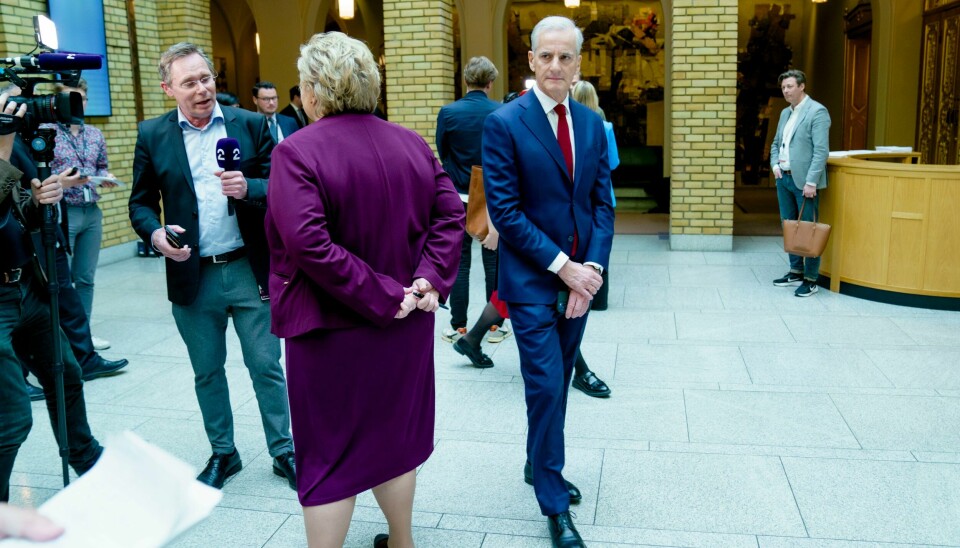 Erna Solberg (H) er mer populær som statsminister enn statsminister Jonas Gahr Støre (Ap) akkurat nå, ifølge en måling fra NRK. Erna Solberg (H) ligg langt føre statsminister Jonas Gahr Støre (Ap) på ei popularitetsmåling NRK publiserte torsdag. Arkivfoto: Stian Lysberg Solum / NTB / NPK