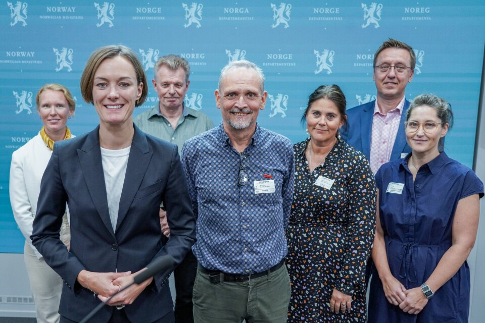 Kultur- og likestillingsminister Anette Trettebergstuen (t.v.) sammen med Claus Moxnes Jervell fra Fellesforbundet som skal lede regjeringens mannsutvalg, og deler av utvalget som var tilstede under pressekonferansen på fredag. Kultur- og likestillingsminister Anette Trettebergstuen (t.v.) sammen med Claus Moxnes Jervell fra Fellesforbundet som skal lede regjeringens mannsutvalg, og deler av utvalget som var til stede under pressekonferansen på fredag. Foto: Ole Berg-Rusten / NTB