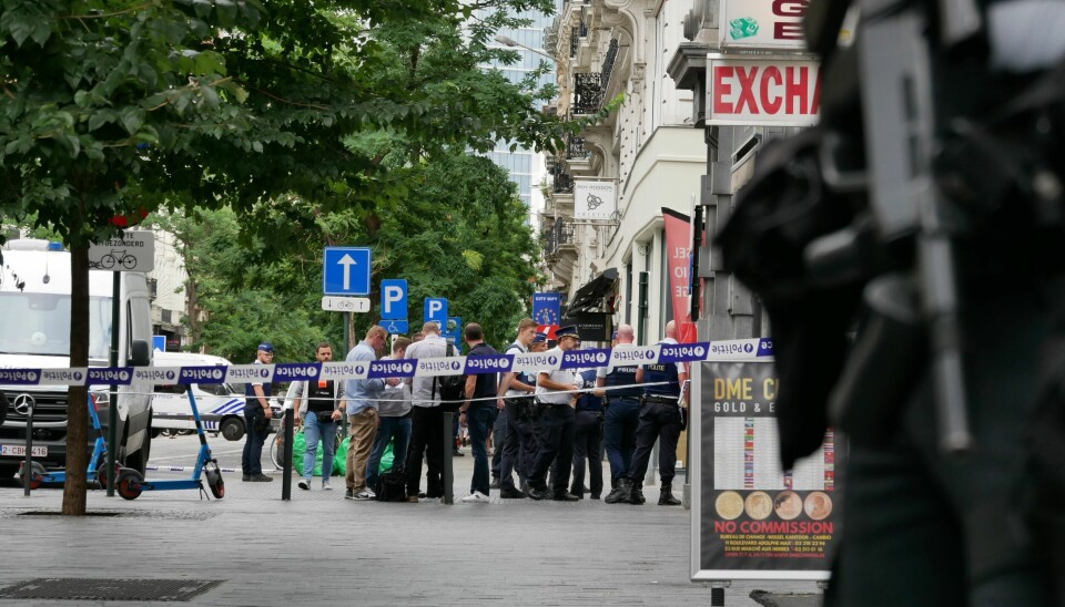 Politiet sperret av et område rundt kafeen i Brussel der en varebil braste inn i uteserveringen fredag. Ingen personer mistet livet, men seks ble lettere skadd. Politiet sperret av et område rundt kafeen i Brussel der en varebil braste inn i uteserveringen fredag. Ingen personer mistet livet, men seks ble lettere skad. Foto: Sylvain Plazy / AP / NTB