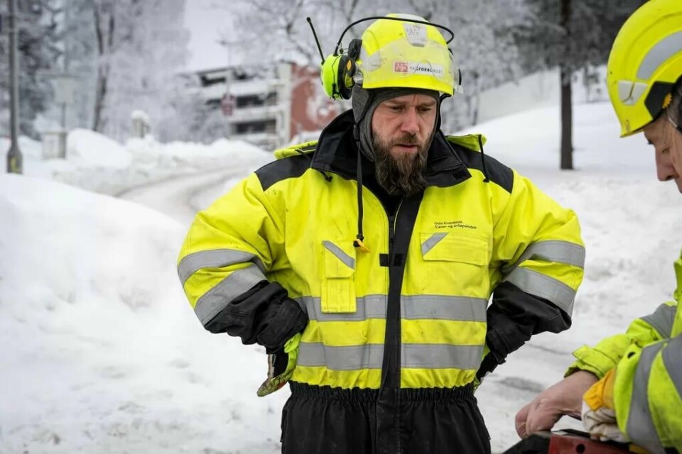 Arbeidslaget må bytte batterier på «pigger'n». Arbeidslaget må bytte batterier på «pigger'n».