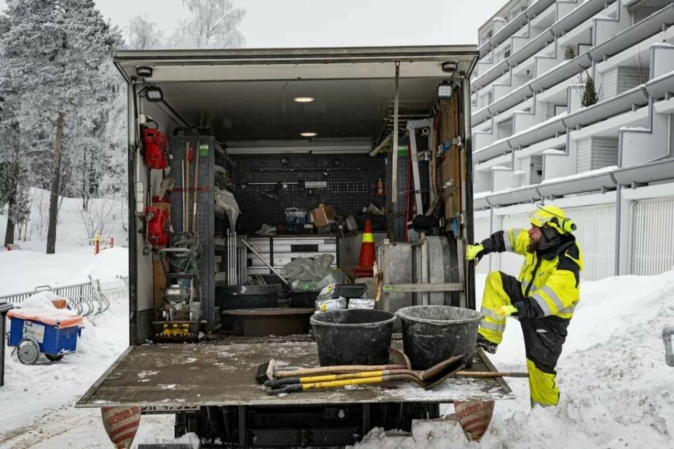 Alt utstyr, verktøy, jord, grus, både nytt og gammelt skal inn i bilen. Alt utstyr, verktøy, jord, grus, både nytt og gammelt skal inn i bilen.