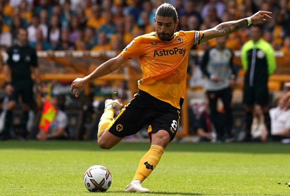 Ruben Neves scoret det som lenge så ut som vinnermålet for Wolverhampton mot Newcastle, men kampen endte 1-1. Foto: Jacob King / PA via AP / NTB Ruben Neves scoret det som lenge så ut som vinnermålet for Wolverhampton mot Newcastle, men kampen endte 1-1. Foto: Jacob King / PA via AP / NTB