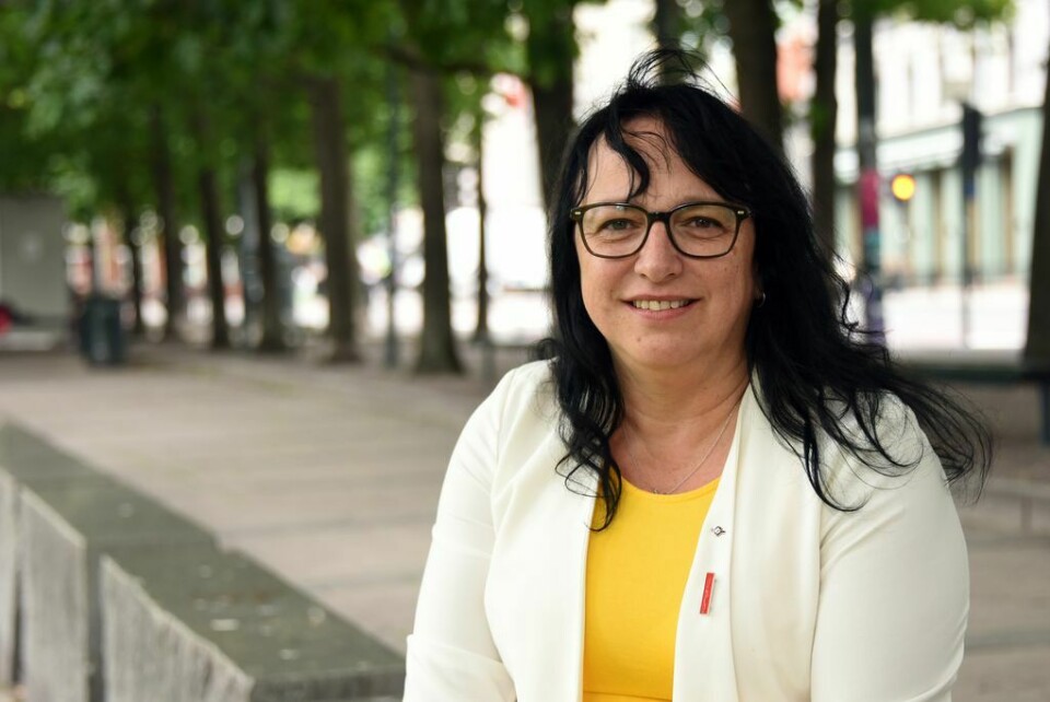 KAN BLI BEDRE: - Vi er oppmerksom på at mange av våre medlemmer har lese- og skrivevansker, og forsøker å gjøre materiellet vi sender ut så lettlest som mulig. Men vi lykkes ikke alltid, så vi kan bli bedre, sier Hege Espe, forbundssekretær i Fellesforbundet. KAN BLI BEDRE: - Vi er oppmerksom på at mange av våre medlemmer har lese- og skrivevansker, og forsøker å gjøre materiellet vi sender ut så lettlest som mulig. Men vi lykkes ikke alltid, så vi kan bli bedre, sier Hege Espe, forbundssekretær i Fellesforbundet.