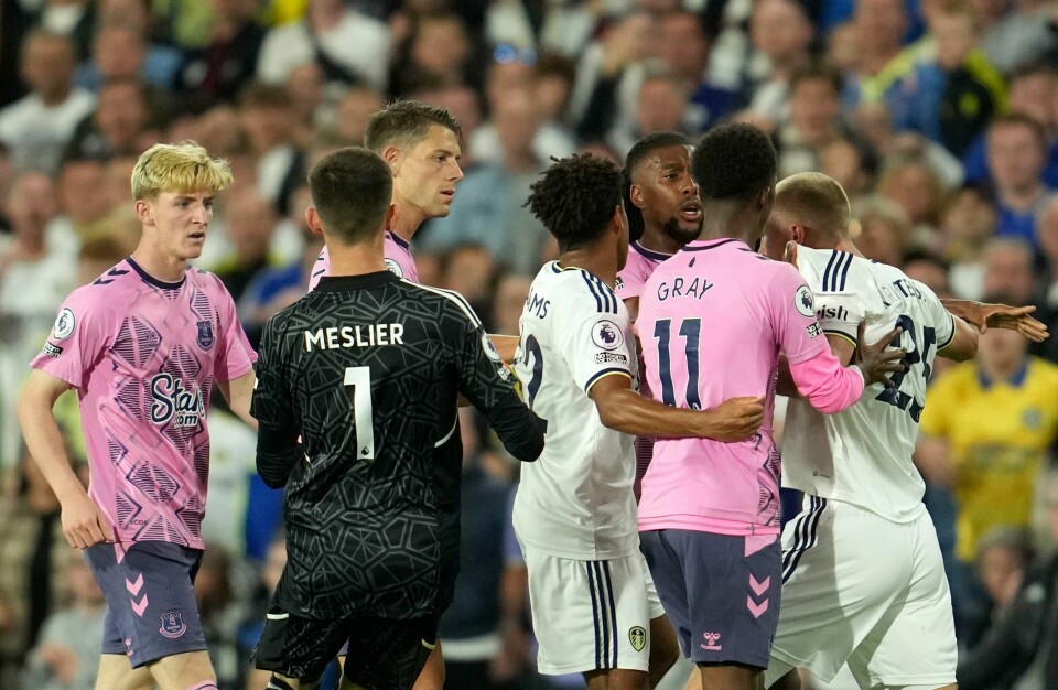 Det oppsto flere situasjoner mellom spillerne i oppgjøret. Det endte til slutt 1-1. Det oppsto flere situasjoner mellom spillerne i oppgjøret. Det endte til slutt 1-1. Foto: Jon Super / AP / NTB