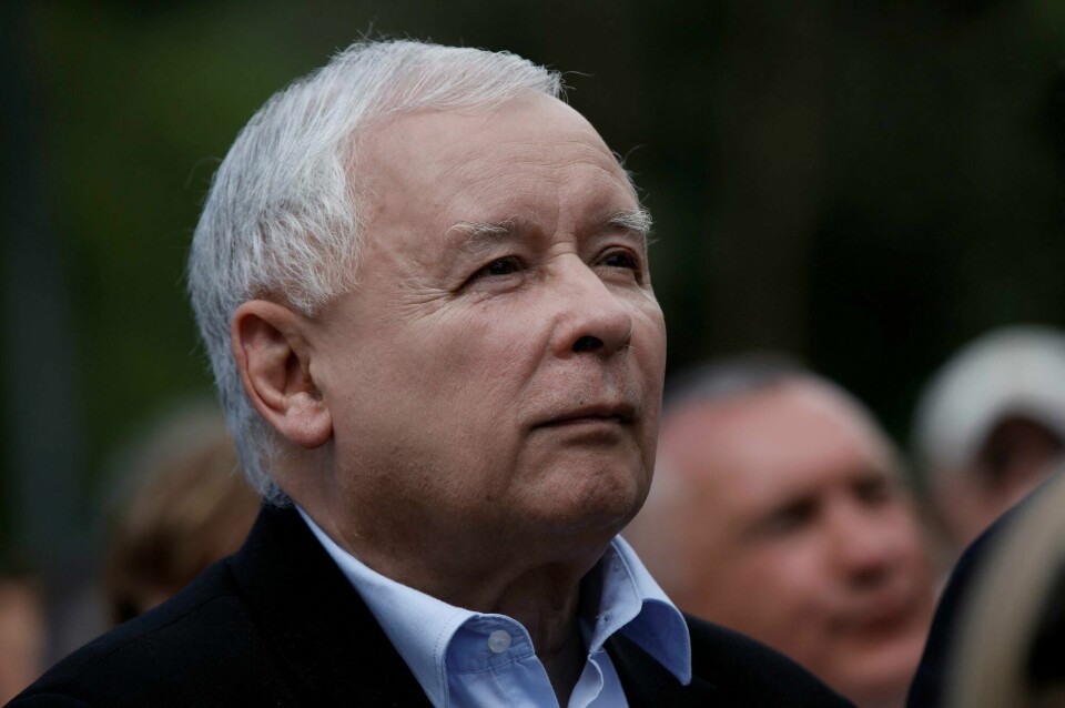 Jaroslaw Kaczynski er leder av regjeringspartiet Lov og rettferdighet (PiS) og tidligere statsminister. FILE PHOTO: Law and Justice (PiS) leader Jaroslaw Kaczynski attends an election meeting in Stalowa Wola, Poland, August 18, 2019. Picture taken August 18, 2019. REUTERS/Kacper Pempel/File Photo