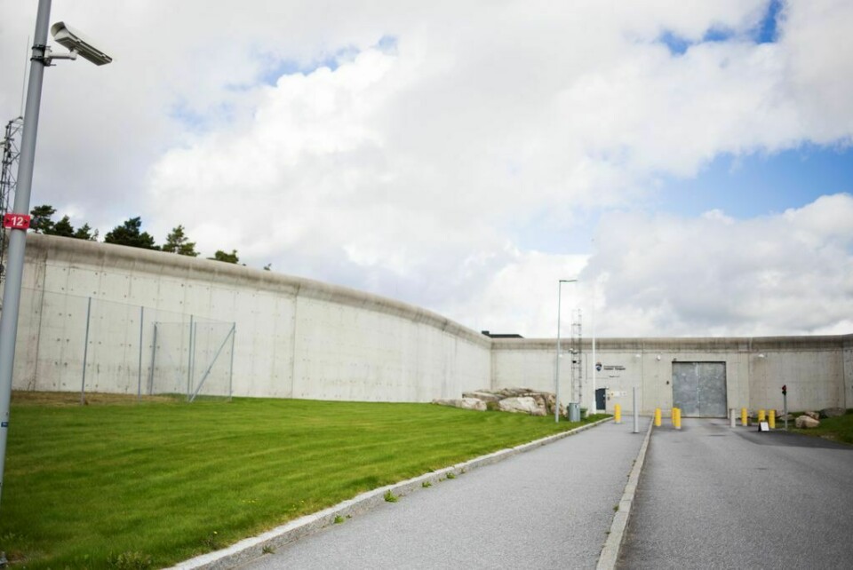 De ansatte i Sarpsborg fengsel overføres hit til Halden fengsel når fengselet i Sarpsborg nå stenges midlertidig. Innsatte overføres til ulike fengsler. –20 MILL: Halden fengsel planlegger å kutte alt merforbruk innen 2024, beregnet til 20 millioner kroner, med konsekvenser for bemanningsgraden.