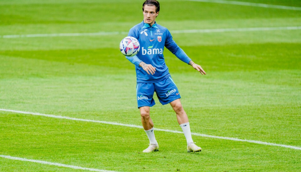 Mathias Normann er klar for den saudiarabiske klubben Al-Raed etter at han rømte fra Russland tidligere i august. Mathias Normann under trening med landslaget i fotball på Ullevaal stadion tidlig i juni. Foto: Stian Lysberg Solum / NTB.