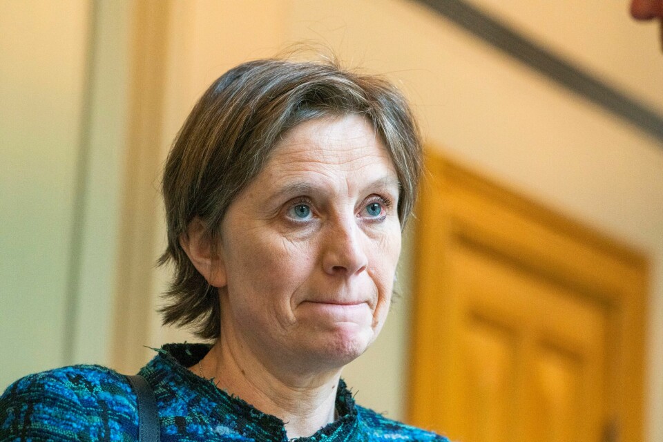 Barne- og familieminister Kjersti Toppe (Sp) beklager overfor foreldre som opplever at skolen sender bekymringsmelding til barnevernet om barn med skolevegring. Barne- og familieminister Kjersti Toppe (Sp) beklager overfor foreldre som opplever at skolen sender bekymringsmelding til barnevernet om barn med skolevegring.