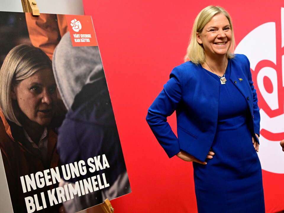Magdalena Andersson og partiet hennes presenterte forrige uke sitt nye valgkampprogram. Der peker de ut tre prioriteringer: få bukt med kriminaliteten og en slutt på segregering, ta tilbake kontroll over velferden og jobbskapning gjennom klimaomstilling. «Ingen unge skal bli kriminell» står det på plakaten ved siden av Magdalena Andersson.
