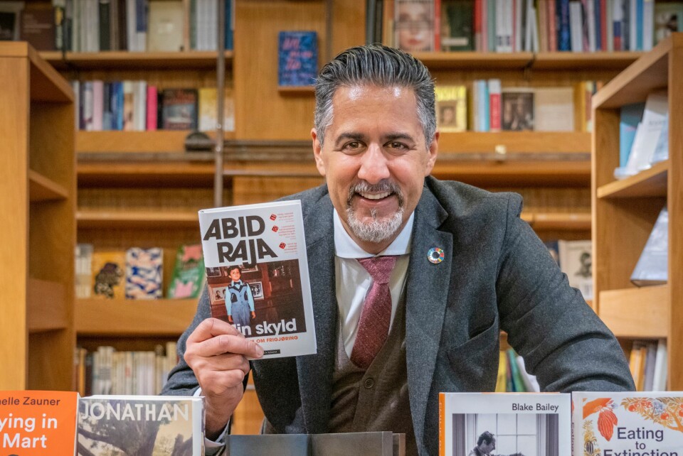 Oslo 20211123. Abid Raja vant årets Bokhandlerpris med boka «Min skyld» under et arrangement på Litteraturhuset i Oslo tirsdag.Foto: Ole Berg-Rusten / NTB Abid Raja vant fjorårets Bokhandlerpris med boka «Min skyld». Her fotografert på Litteraturhuset i Oslo.Foto: Ole Berg-Rusten / NTB