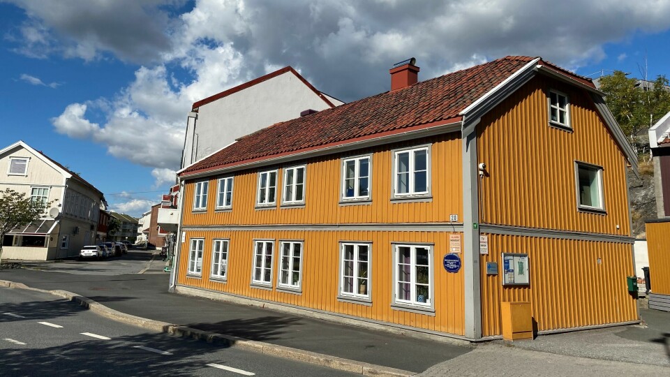 Varmestua har holdt til i Farmanns gate 20, det karakteristiske gule bygget, siden oppstarten i 2002. Varmestua i Fredrikstad.