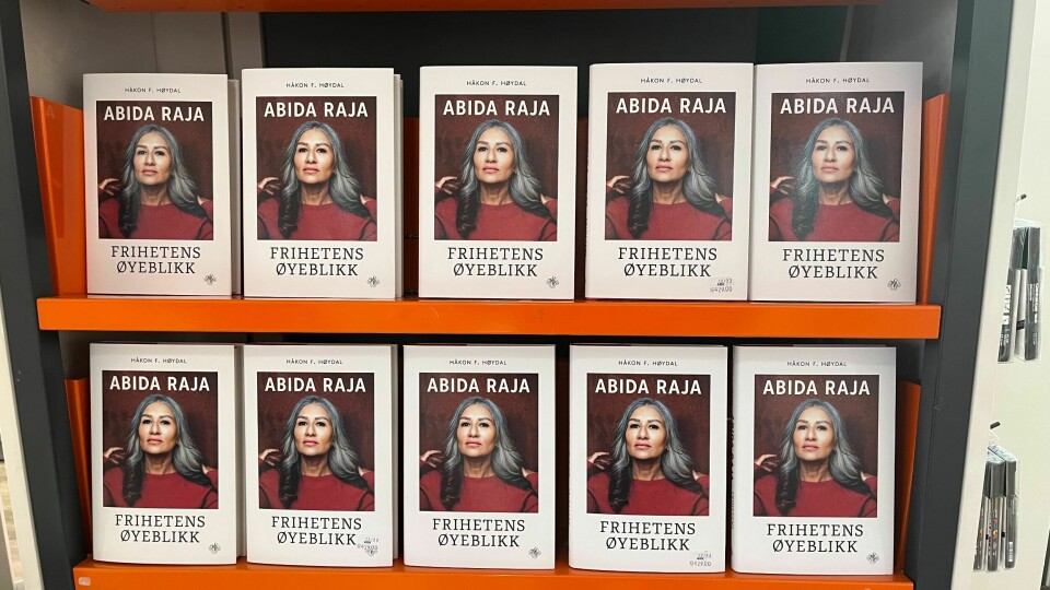 Abida Raja i bokhyllene hos Ark Egertorget. Abida Raja i bokhyllene hos Ark Egertorget.