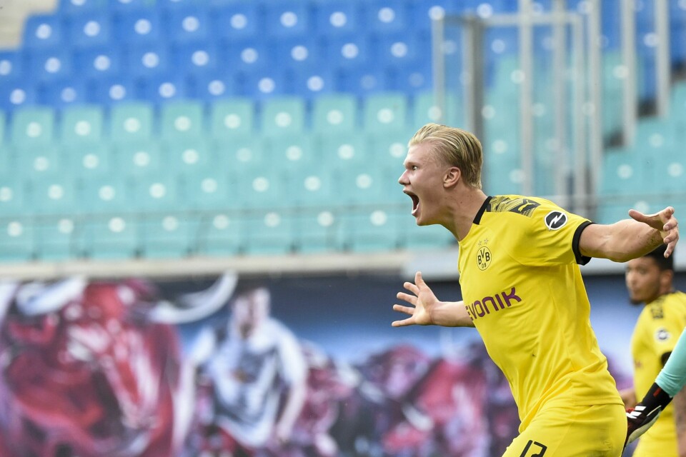 Erling Braut Haaland fra tiden i Borussia Dortmund. Erling Braut Haaland feirer et mål for Borussia Dortmund. Foto: Jens Meyer/AP Photo / NTB