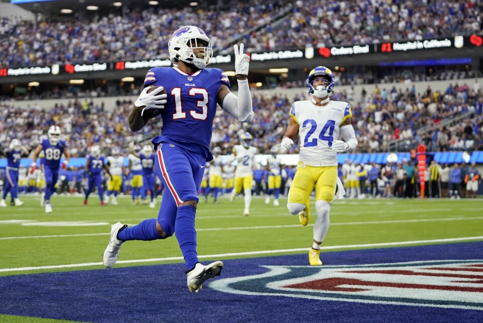 Gabe Davis scorer touchdown for Buffalo Bills, som knuste tittelforsvarer Los Angeles Rams på bortebane i sesongåpningen i NFL. Gabe Davis scorer touchdown for Buffalo Bills, som knuste tittelforsvarer Los Angeles Rams på bortebane i sesongåpningen i NFL. Foto: Ashley Landis, AP / NTB