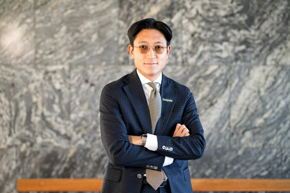 Danby Choi mener at andre setning i 4.14 skulle kommet til anvendelse basert på tidligere vansker med å komme i kontakt med Begard Reza. Danby Choi er sjefredaktør i kulturavisa Subjekt.