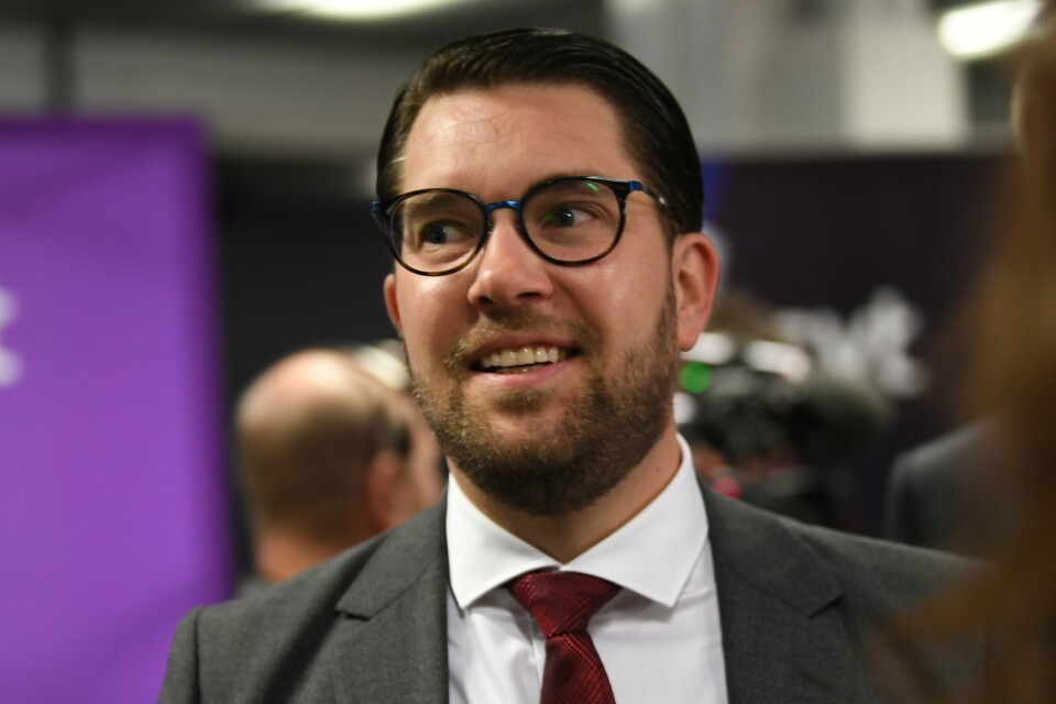 Sverigedemokraternas Jimmie Åkesson stemte søndag ettermiddag. Arkivfoto: Fredrik Sandberg/TT / NTB Sverigedemokraterna og de borgerlige partiene i Sverige er enige om å kreve en mer restriktiv innvandringspolitikk, noe SDs leder Jimmie Åkesson er godt fornøyd med. Foto: Fredrik Sandberg / TT / NTB