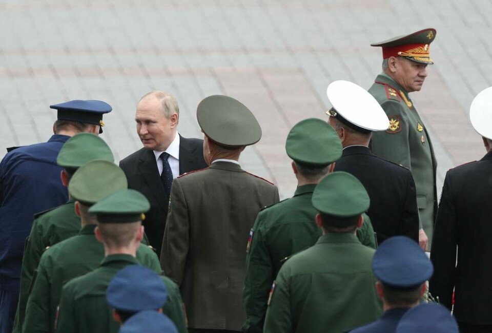 Hvis Putin faller, hvem vil fylle tomrommet? Det står i hvert fall ingen demokrat med rene hender og venter i fløyene, skriver vår kommentator. Hvis Putin faller, hvem vil fylle tomrommet? Det står i hvert fall ingen demokrat med rene hender og venter i fløyene, skriver vår kommentator.