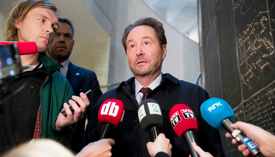 Kjell Inge Røkke vil ha oss til å tro at det er helt tilfeldig at alle rikingene flytter til dette flotte stedet i Sveits – han kunne jo tross alt ha flytta til en plass med enda lavere skatter, skriver Elise Åsnes.