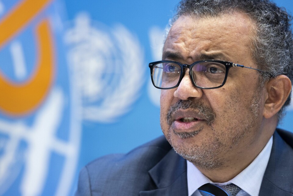 Tedros Adhanom Ghebreyesus, direktør i Verdens helseorganisasjon, mener de nå kan se slutten av pandemien, men understreker samtidig at verdens regjeringer ikke kan slappe av ennå. Tedros Adhanom Ghebreyesus, direktør i Verdens helseorganisasjon, mener de nå kan se slutten av pandemien, men understreker samtidig at verdens regjeringer ikke kan slappe av ennå.