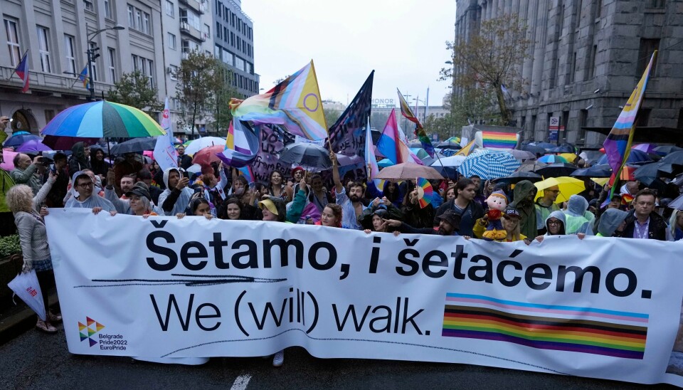 Europride-paraden ble gjennomført i Serbias hovedstad Beograd lørdag til tross for at innenriksdepartementet hadde nedlagt forbud mot den. Europride-paraden ble gjennomført i Serbias hovedstad Beograd lørdag til tross for at innenriksdepartementet hadde nedlagt forbud mot den. Foto: Darko Vojinovic / AP / NTB