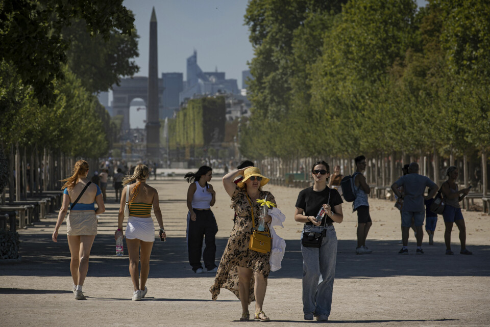 Folk til fots i Paris. Folk til fots i Paris.