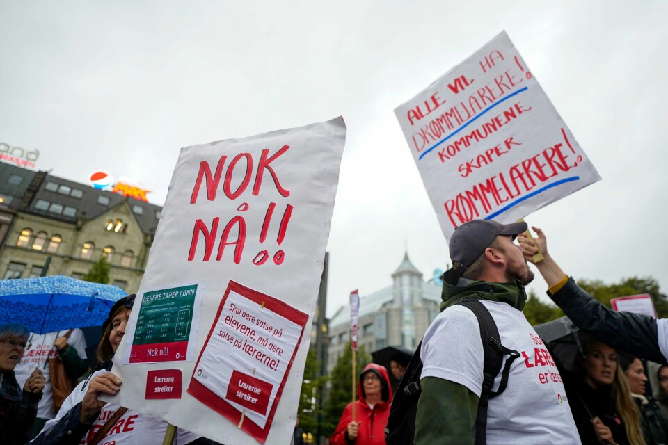 8200 lærere streiker i landet. Nå skal lærere i Stavanger og Nord-Jæren ha støttemarkering i Byparken tirsdag kveld. Bildet er fra Utdanningsforbundets markering foran Stortinget i Oslo mandag. 8200 lærere streiker i landet. Nå skal lærere i Stavanger og Nord-Jæren ha støttemarkering i Byparken tirsdag kveld. Bildet er fra Utdanningsforbundets markering foran Stortinget i Oslo mandag.