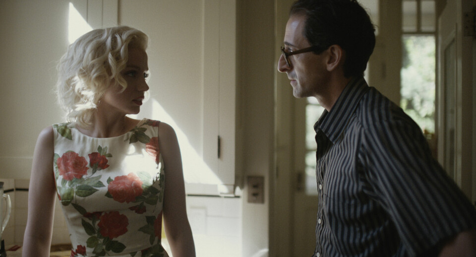 Ana de Armas som Marilyn Monroe og Adrien Brody som Dramatikeren (Arthur Miller) i «Blonde». «Blonde»