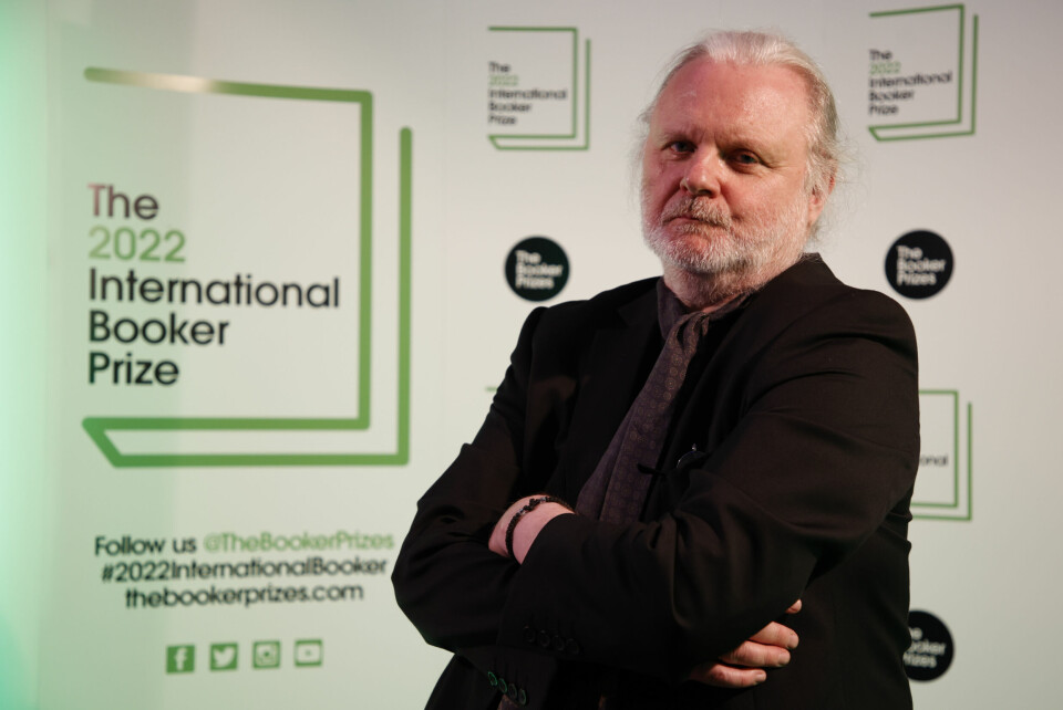 Jon Fosse var også finalist til årets internasjonale Bookerpris for «Septologien I-VII». Ny prissjanse for Jon Fosse, her då han var på kortlista til årets Bookerpris i vår i London. No er det American Book Awards han er nominert til for «A New Name: Septology VI-VII». Foto: AP / NPK