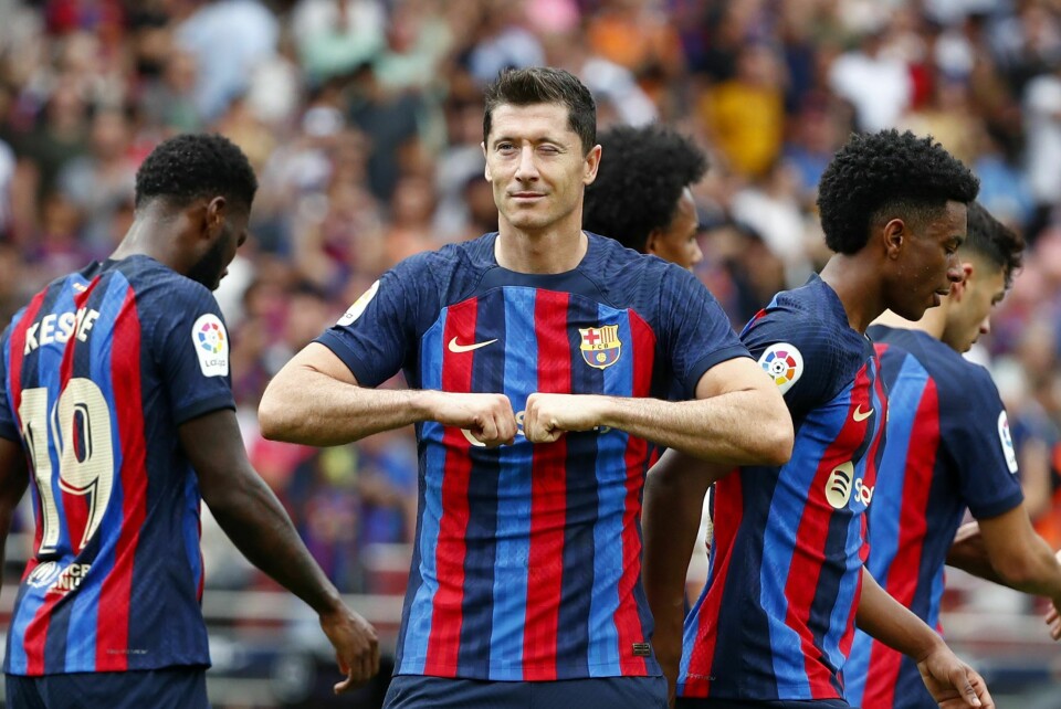 Robert Lewandowski ble i sommer hentet til Barcelona etter at klubben skaffet store pengesummer på å selge framtidige TV-inntekter. Grepet vil PSG-sjefen ha etterforsket av Uefa. Robert Lewandowski ble i sommer hentet til Barcelona etter at klubben skaffet store pengesummer på å selge framtidige TV-inntekter. Grepet vil PSG-sjefen ha etterforsket av Uefa. Foto: Joan Monfort / AP / NTB