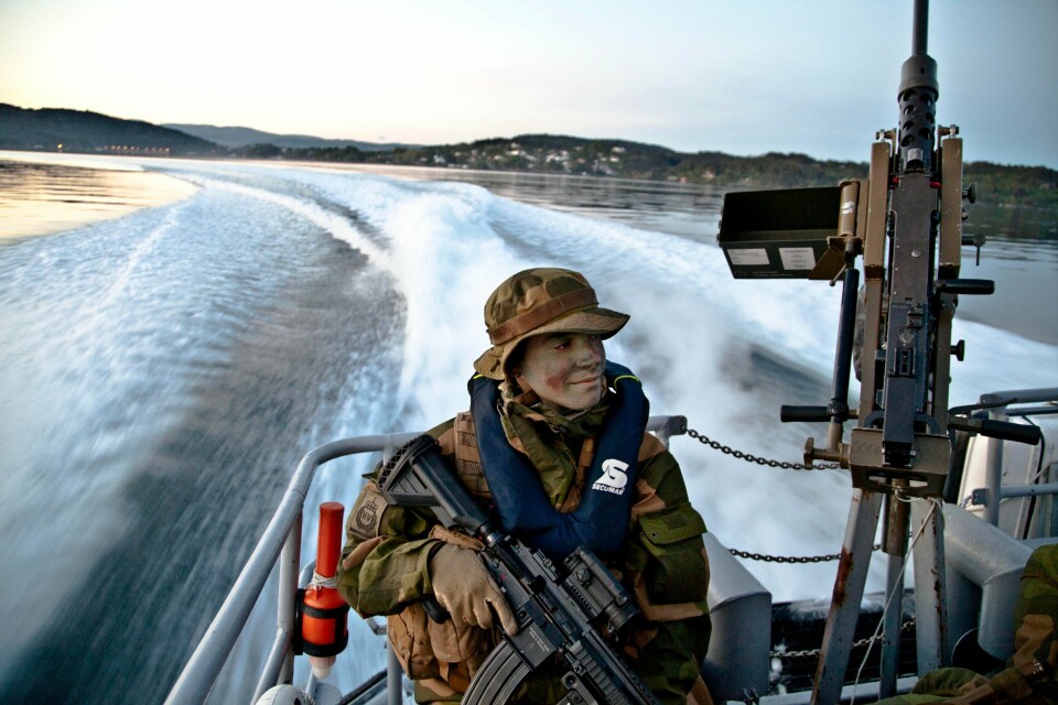 Høyre, Frp og Ap sørget for at det ble flertall for å legge ned Sjøheimevernet (SHV) da langtidsplanen for Forsvaret ble behandlet i 2017. Høyre, Frp og Ap sørget for at det ble flertall for å legge ned Sjøheimevernet (SHV) da langtidsplanen for Forsvaret ble behandlet i 2017.