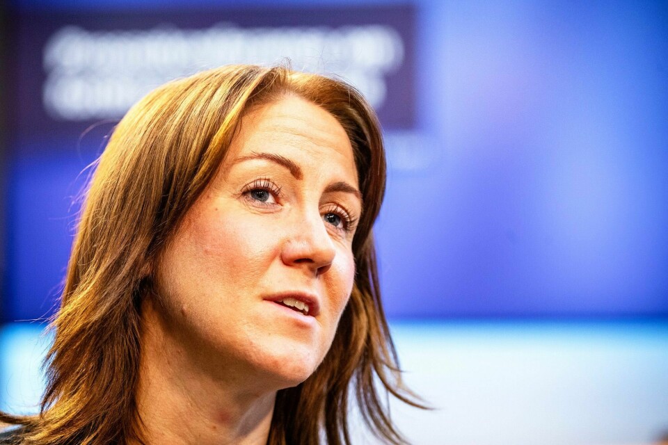 Tonje Brennas løsning er å stille krav til de unge. Det forteller om manglende elementære kunnskaper om hva som kreves for å få støtte. Samtidig tegnes det et bilde av ungdommer som ikke vil være aktive, mener Odd E. Rambøl. Arbeids- inkluderingsminister Tonje Brenna (Ap)