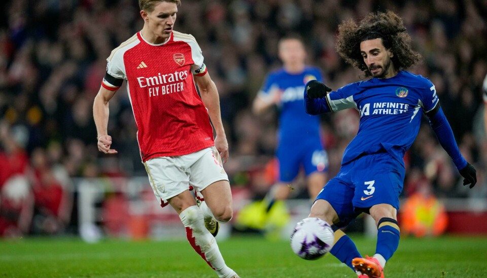 Martin Ødegaard i duell med Marc Cucurella tirsdag Martin Ødegaard i duell med Marc Cucurella tirsdag. Foto: Kin Cheung / AP / NTB