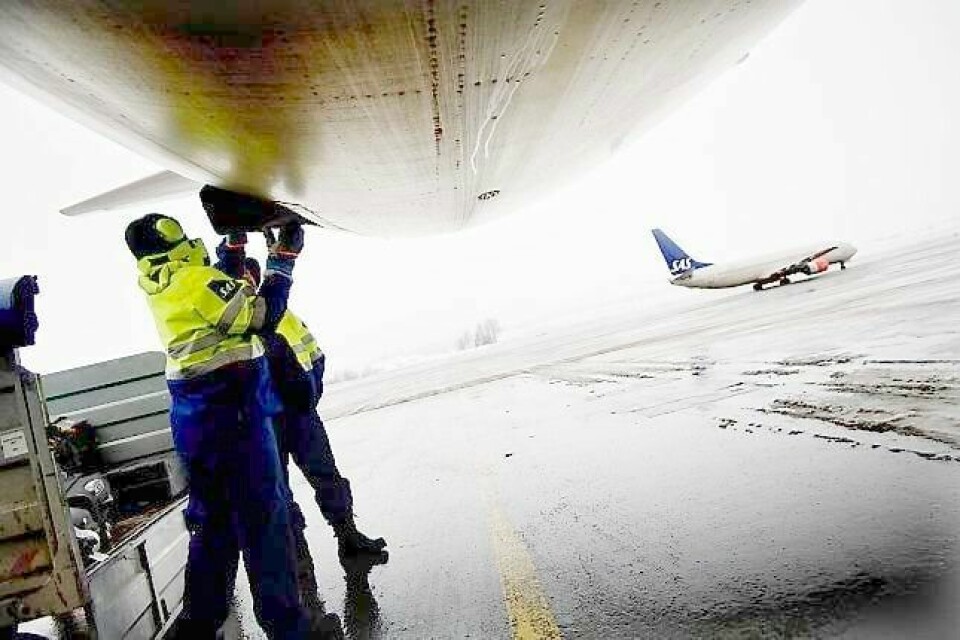 Nye grønne skatter kan gi ekstra skatteinntekter på opp mot 30 milliarder kroner. En veldig økning i utslippene fra flytrafikken tilsier at regjeringen bør begynne å innføre en grønn flyskatt, mener FIVH. FOTO: LUCA KLEVE-RUUD