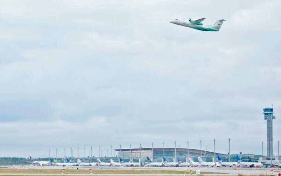 En Dash 8 fra Widerøe tar av fra Oslo lufthavn Gardermoen. Et salg av selskapet kan innbringe rundt 1 milliard kroner, ifølge den danske avisen Berlingske.