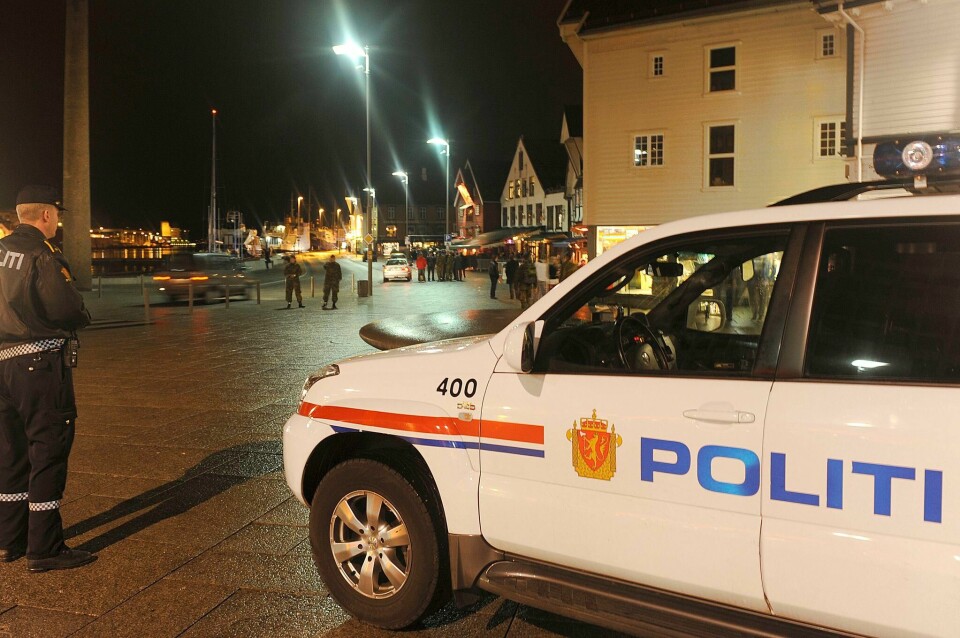Fem satt i arrest i natt