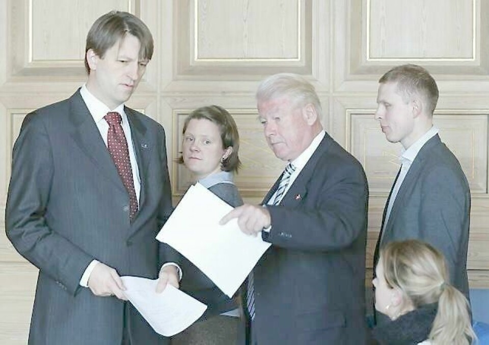 Fra venstre: Eirik Lae Solberg (H), Toril Berge (V), Carl I. Hagen (Frp) og Eirik Lunde (KrF). Bildet er fra pressekonferansen i går i forbindelse med forlik om Oslo-budsjettet for 2013. FOTO: LISE ÅSERUD/NTB SCANPIX