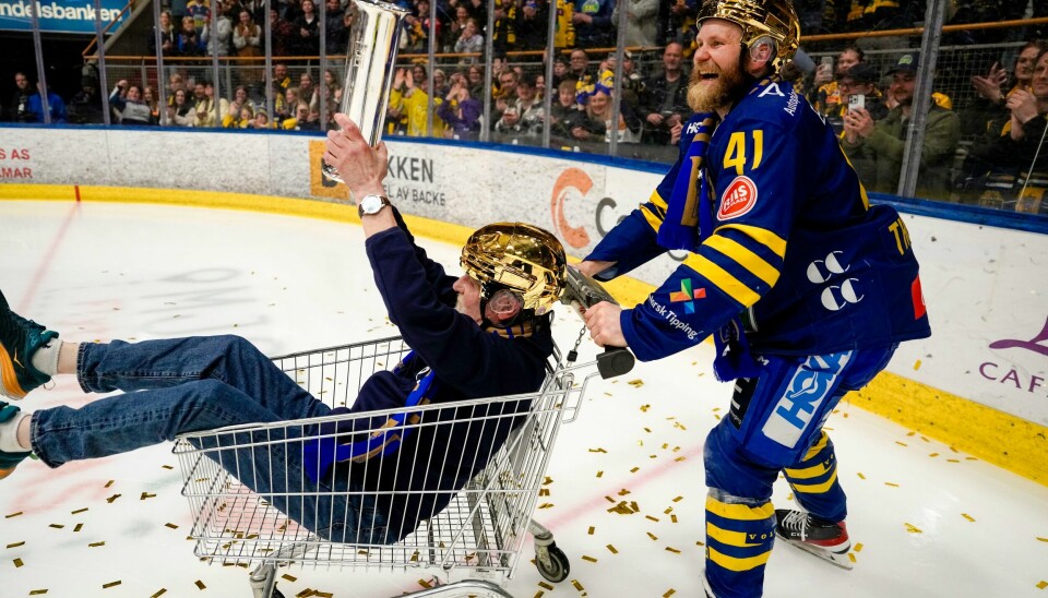 Patrick Thoresen (til høyre) etter tirsdagens NM-finale i ishockey mellom Storhamar og Vålerenga i Hamar OL-Amfi. Patrick Thoresen (til høyre) etter tirsdagens NM-finale i ishockey mellom Storhamar og Vålerenga i Hamar OL-Amfi. Foto: Cornelius Poppe / NTB.