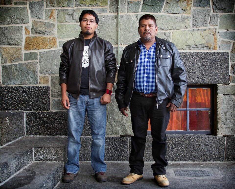 Omar Garcia Velásquez (til venstre) og Eleucadio Ortega Carlos reiser over hele Europa for å opplyse om menneskerettighetssituasjonen i Mexico. Fredag var de i Oslo. FOTO: ARNE OVE BERGO