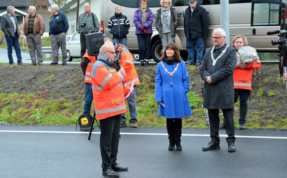 Både ordfører Ann Sire Fjerdingstad i Øvre Eiker og fylkesordfører Morten Eriksrød deltok på den offisielle åpningen av Jutebrua i fjor høst. FOTO: SILJE S. SKIPHAMN Både ordfører Ann Sire Fjerdingstad i Øvre Eiker og fylkesordfører Morten Eriksrød deltok på den offisielle åpningen av Jutebrua i fjor høst. FOTO: SILJE S. SKIPHAMN