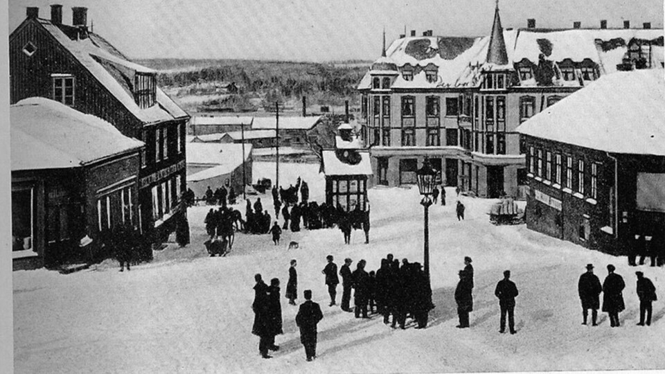 Torget har vært hjertet i byens utvikling. Slik så det ut tidlig på 1900-tallet. Brigader Vincents Budde, som var sentral i slaget om Moss i 1716, har gitt navn til plassen. FOTO: «MOSS SOM DEN VAR», J.H. VOGT Torget har vært hjertet i byens utvikling. Slik så det ut tidlig på 1900-tallet. Brigader Vincents Budde, som var sentral i slaget om Moss i 1716, har gitt navn til plassen. FOTO: «MOSS SOM DEN VAR», J.H. VOGT