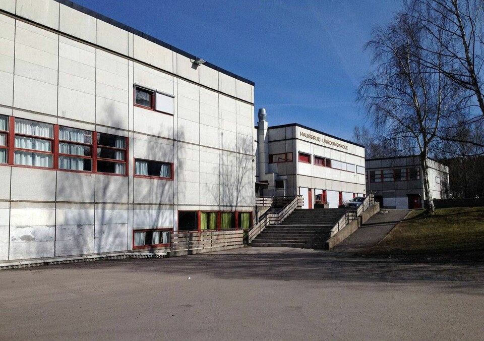 På Haugerud ungdomsskole i Oslo har man innført en 52 sider lang instruks for lærere, som innebærer regler om hvordan de skal te seg på og utenfor skolen. Praksisen vekker sterke reaksjoner. FOTO: KIM SAKA/WIKIPEDIA COMMONS