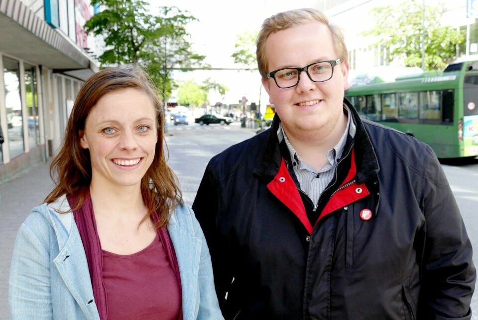 SVs Ingrid Kristine Aspli og Eirik Faret Sakariassen vil legge om måten helsestasjonstjenesten følger opp nyfødte barn, og ønsker flere hjemmebesøk. Hvis vi hadde testet ut den danske modellen, tror jeg barna våre ville fått det bedre. Det skader i hvert fall ikke å prøve, sier Faret Sakariassen.