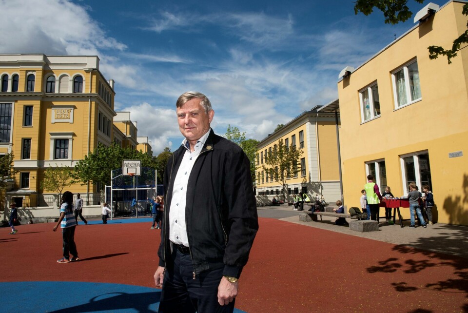 Leder av driftsstyret, Morten Buan, ved Uranienborg skole mener alle barn i skolekretsen bør få plass på nærskolen i stedet for å bli sendt til Majorstuen og Ruseløkka skoler. FOTO: MIMSY MØLLER